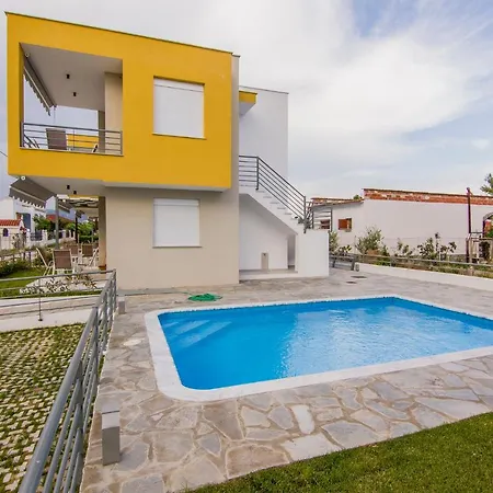 Danai Residential Ofrínion